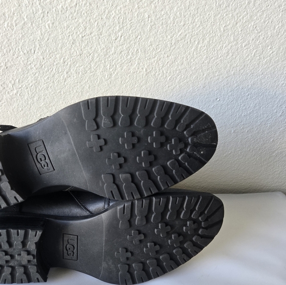 UGG Aureo Black Smooth Leather Ankle Zipper-Up Booties Size 8 - Picture 11 of 16